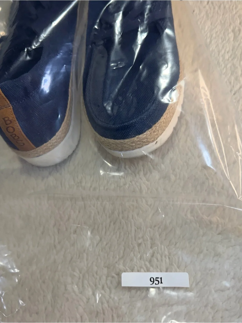 951. LIKE NEW Skechers Navy Blue Casual Slip-On Loafers with White Sole